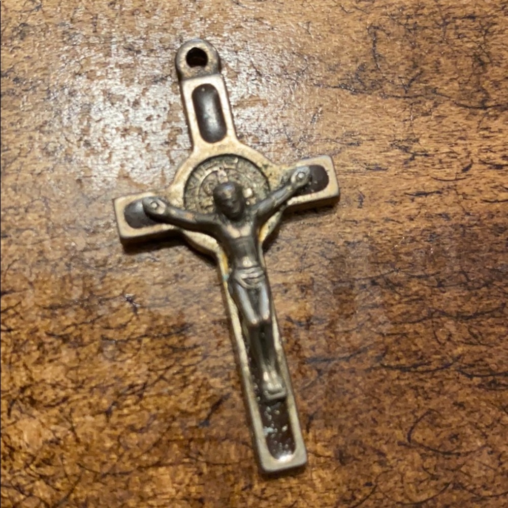 Crucifix pendant. Italy.